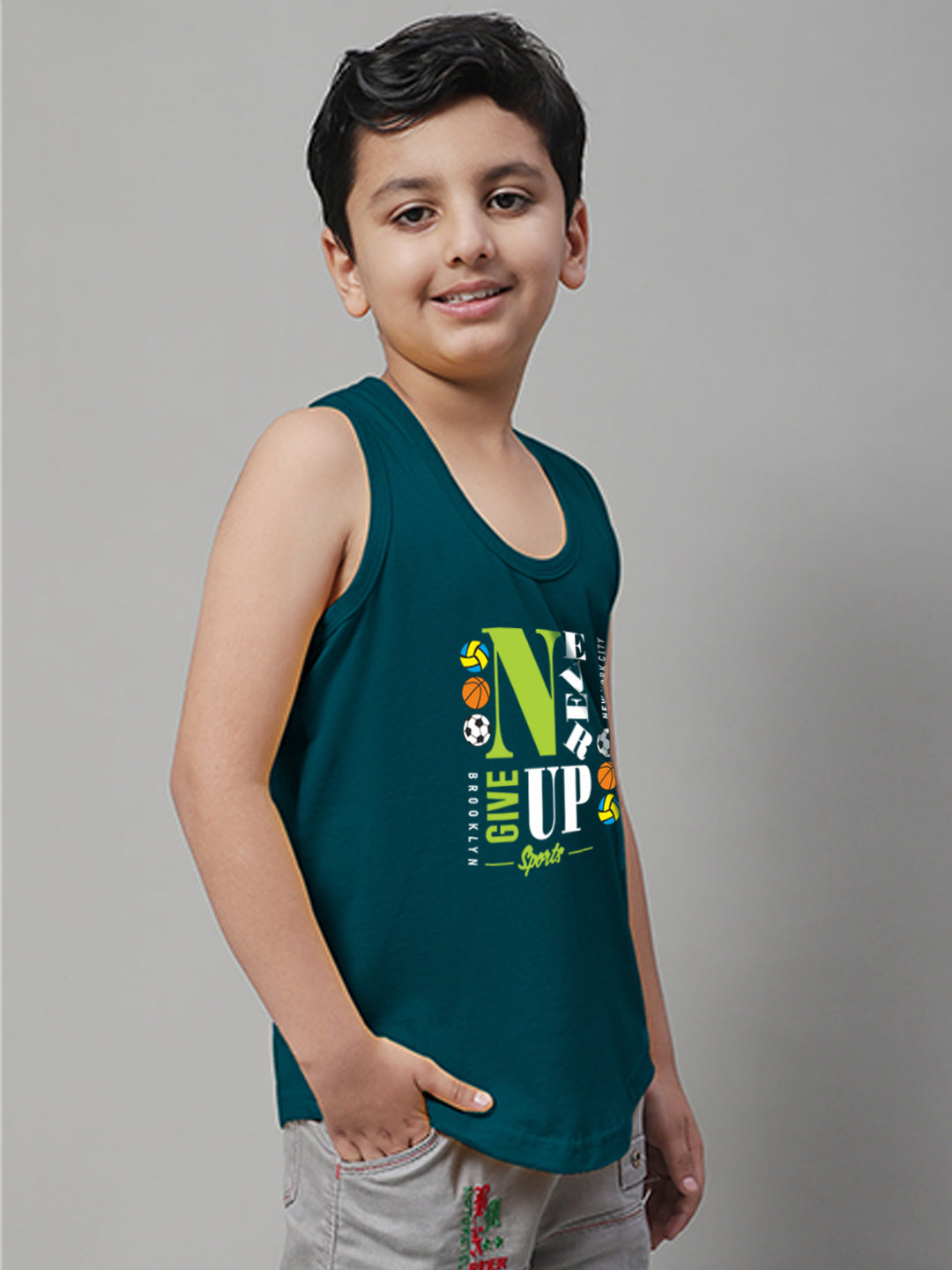 Kids Never Giveup printed Regular Fit Vest - Friskers