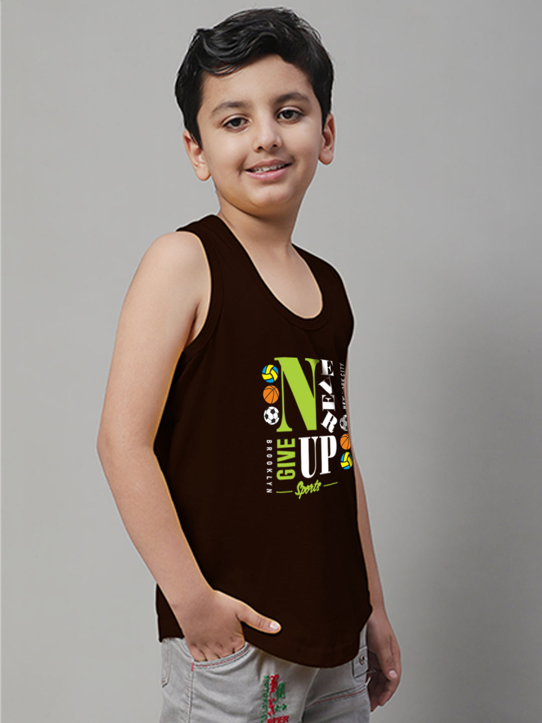 Kids Never Giveup printed Regular Fit Vest - Friskers