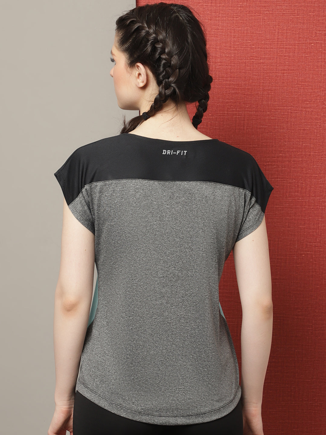 Colour blocked Extended Sleeves Slim Fit Running T-shirt - Friskers