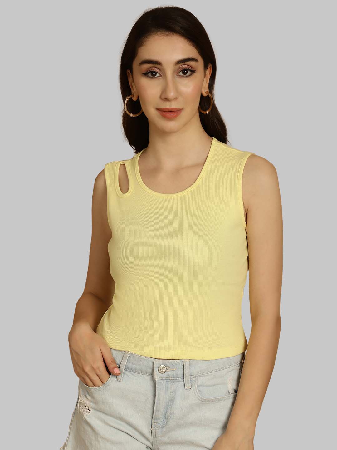 Friskers Women Solid Ribbed Round-Neck Crop Top