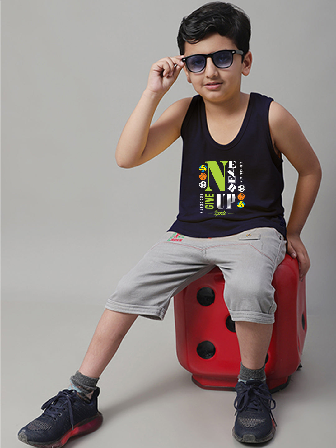 Kids Never Giveup printed Regular Fit Vest - Friskers