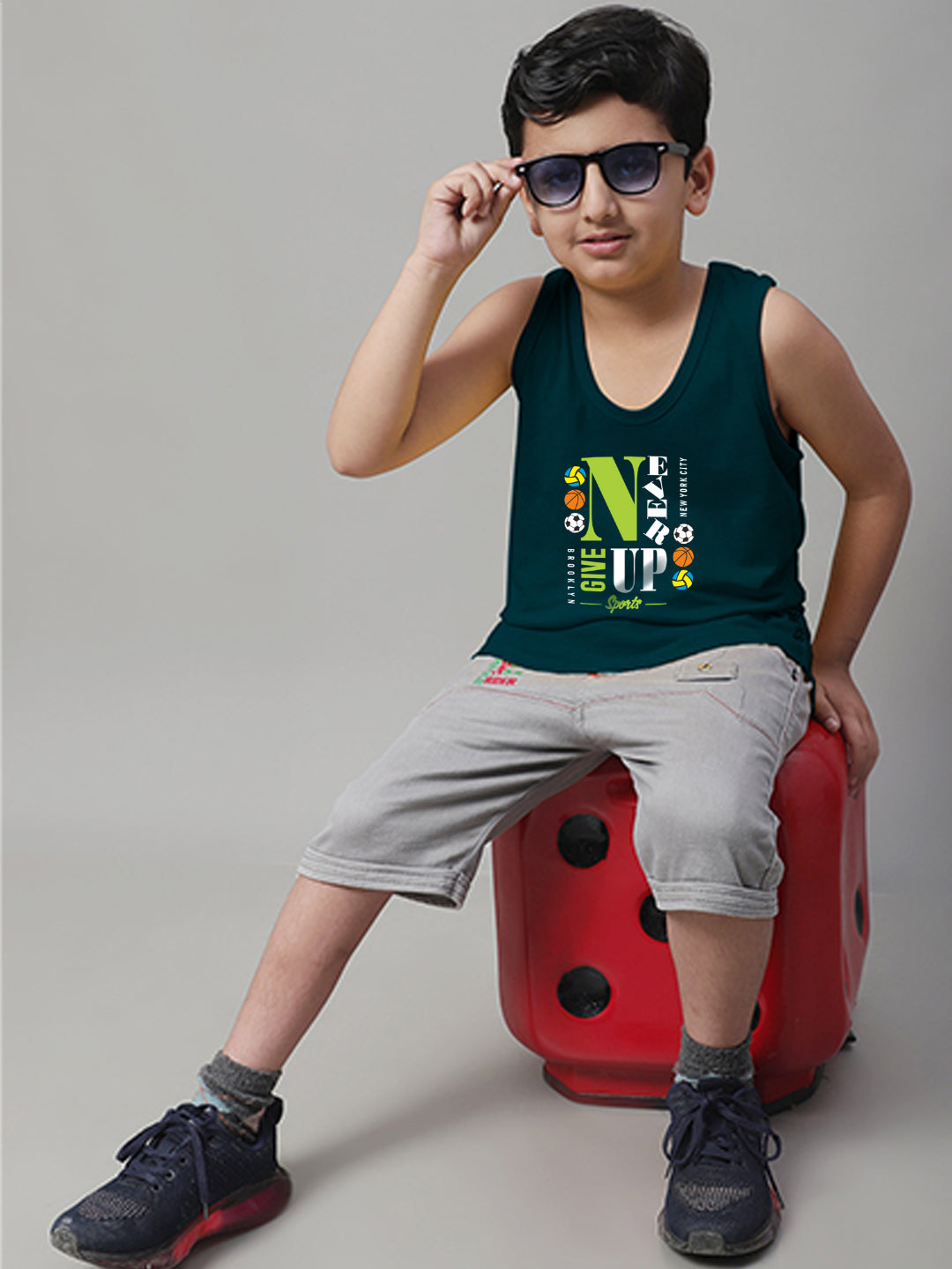 Kids Never Giveup printed Regular Fit Vest - Friskers