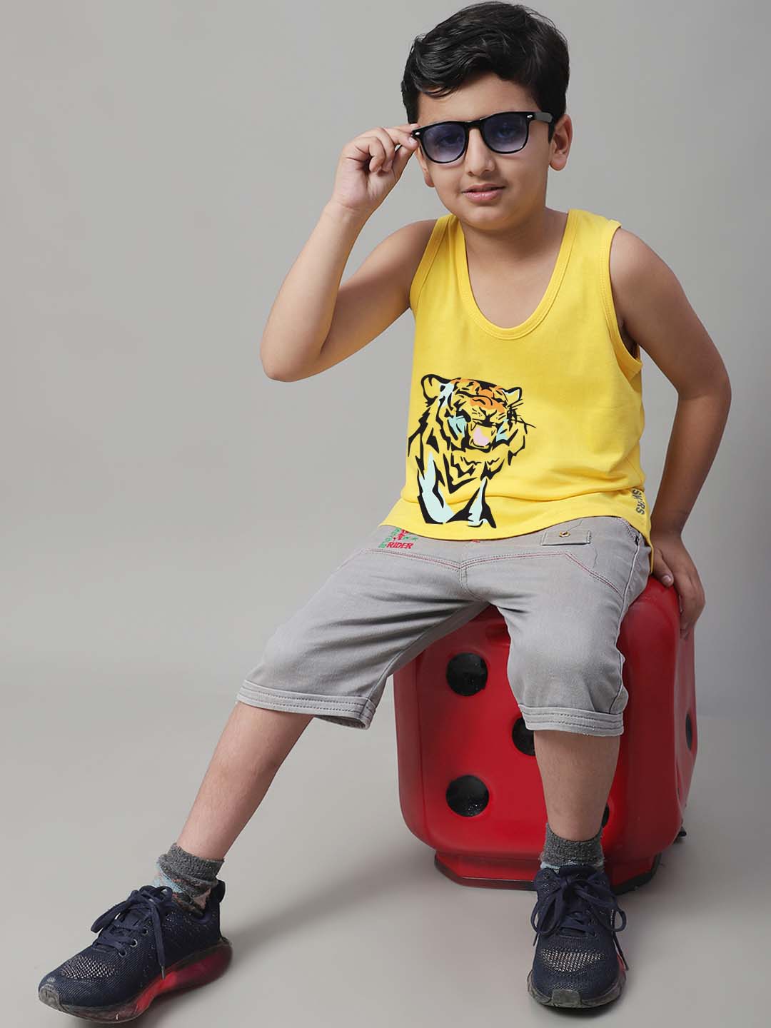 Boys Tiger Printed Regular Fit Vest - Friskers